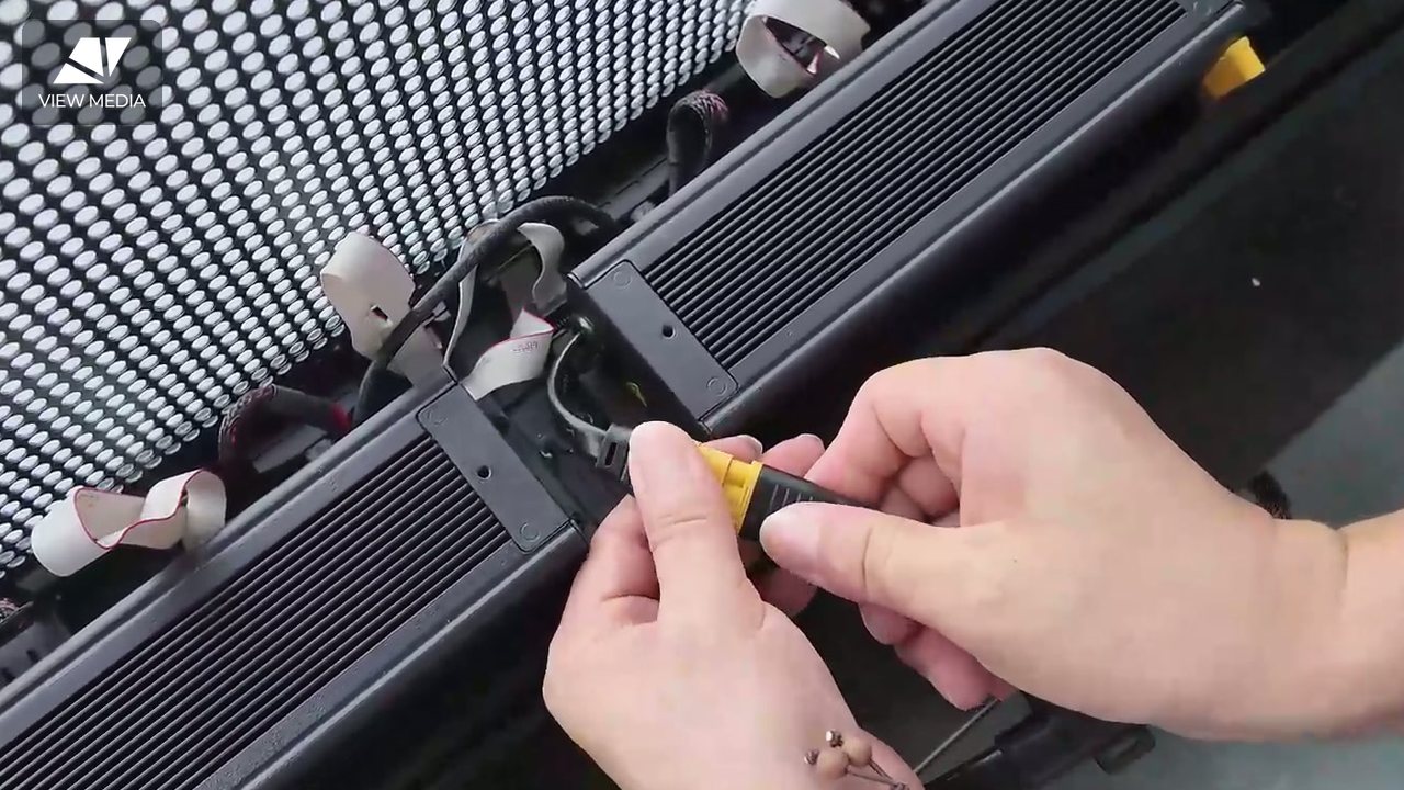 Pasang kabel daya AC